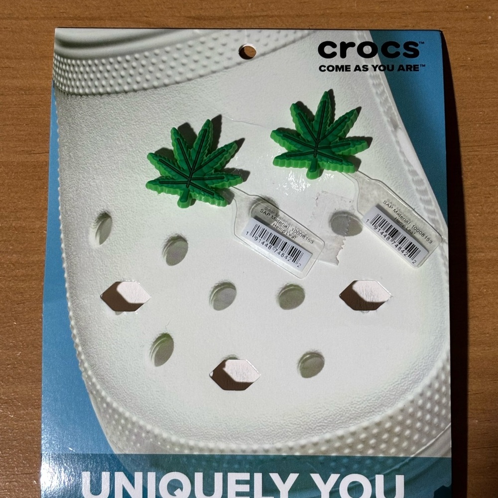 Jibbitz Green Hemp Leaf Crocs Accessory Shoe Charm lot of (2)